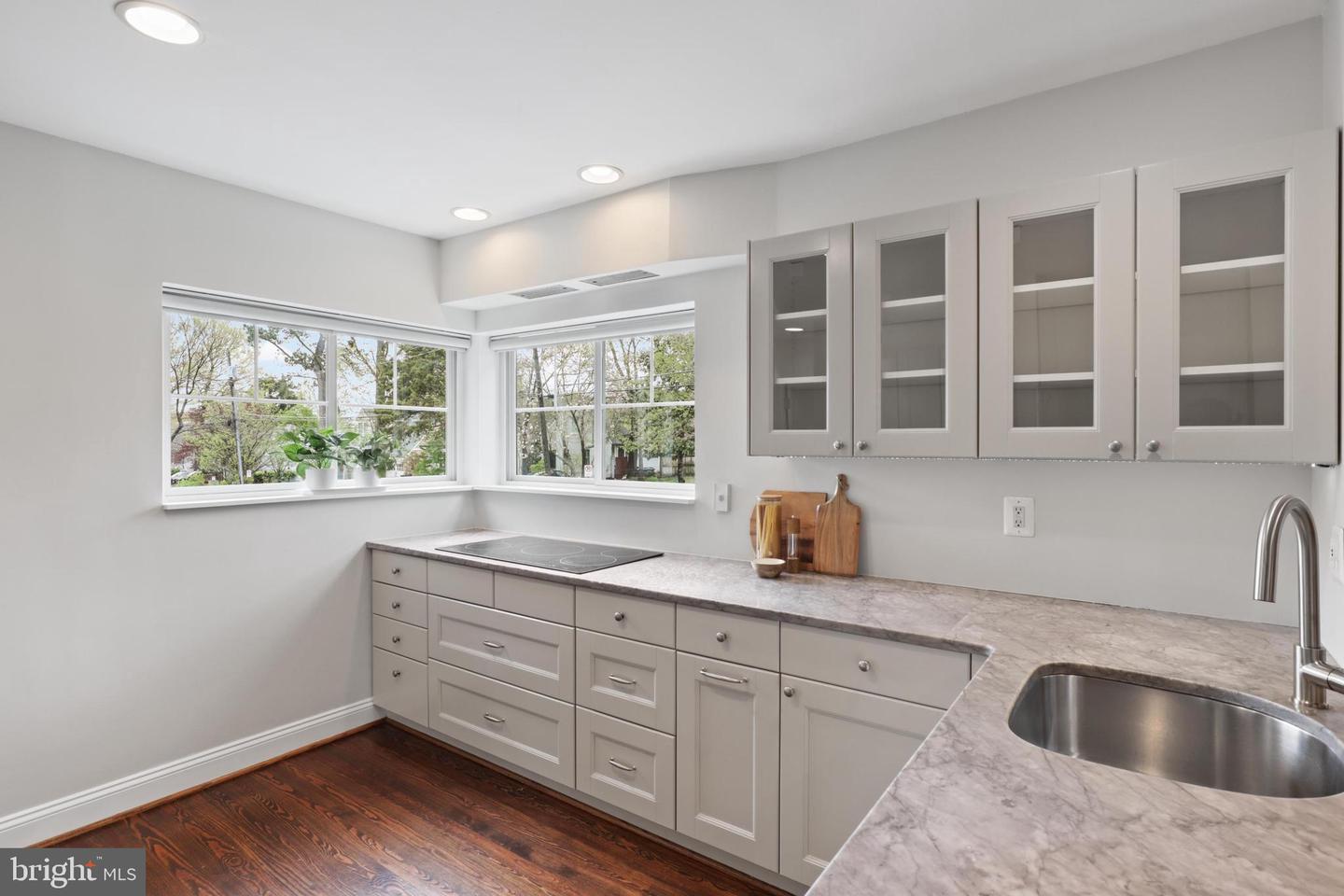 865 N JEFFERSON ST, ARLINGTON, Virginia 22205, 5 Bedrooms Bedrooms, ,4 BathroomsBathrooms,Residential,For sale,865 N JEFFERSON ST,VAAR2056918 MLS # VAAR2056918