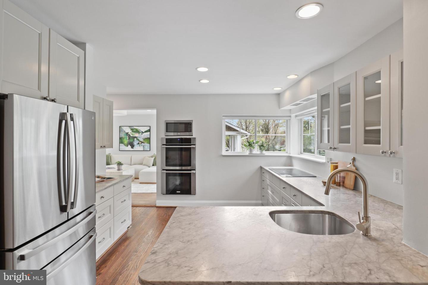865 N JEFFERSON ST, ARLINGTON, Virginia 22205, 5 Bedrooms Bedrooms, ,4 BathroomsBathrooms,Residential,For sale,865 N JEFFERSON ST,VAAR2056918 MLS # VAAR2056918