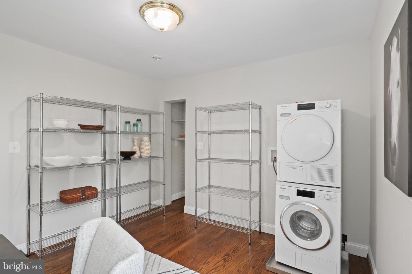865 N JEFFERSON ST, ARLINGTON, Virginia 22205, 5 Bedrooms Bedrooms, ,4 BathroomsBathrooms,Residential,For sale,865 N JEFFERSON ST,VAAR2056918 MLS # VAAR2056918
