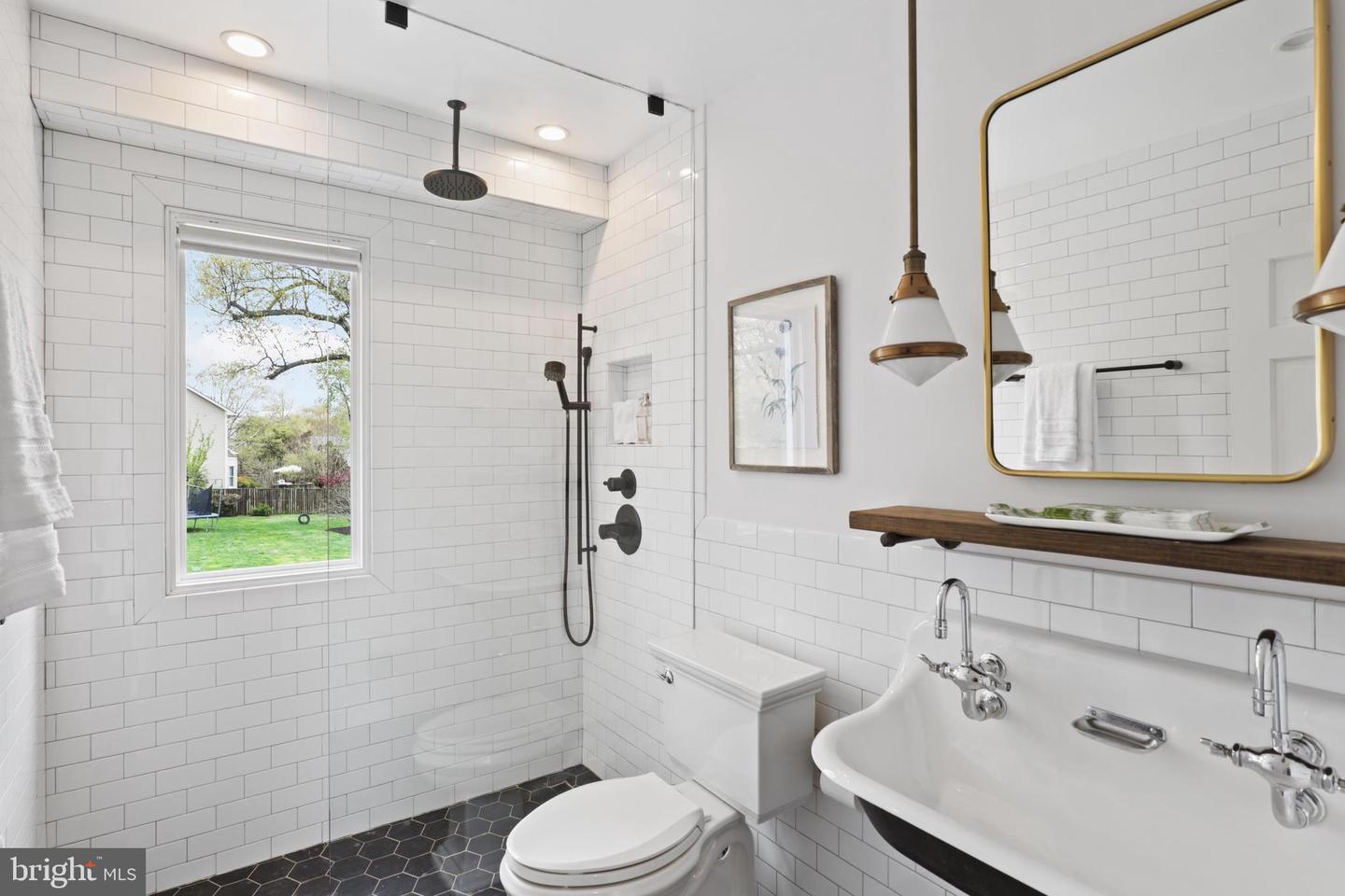 865 N JEFFERSON ST, ARLINGTON, Virginia 22205, 5 Bedrooms Bedrooms, ,4 BathroomsBathrooms,Residential,For sale,865 N JEFFERSON ST,VAAR2056918 MLS # VAAR2056918