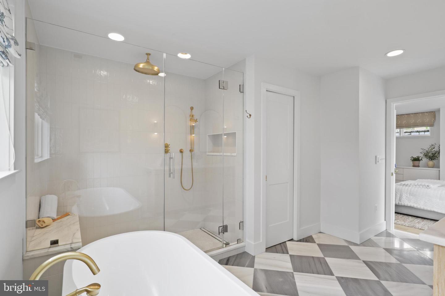 865 N JEFFERSON ST, ARLINGTON, Virginia 22205, 5 Bedrooms Bedrooms, ,4 BathroomsBathrooms,Residential,For sale,865 N JEFFERSON ST,VAAR2056918 MLS # VAAR2056918