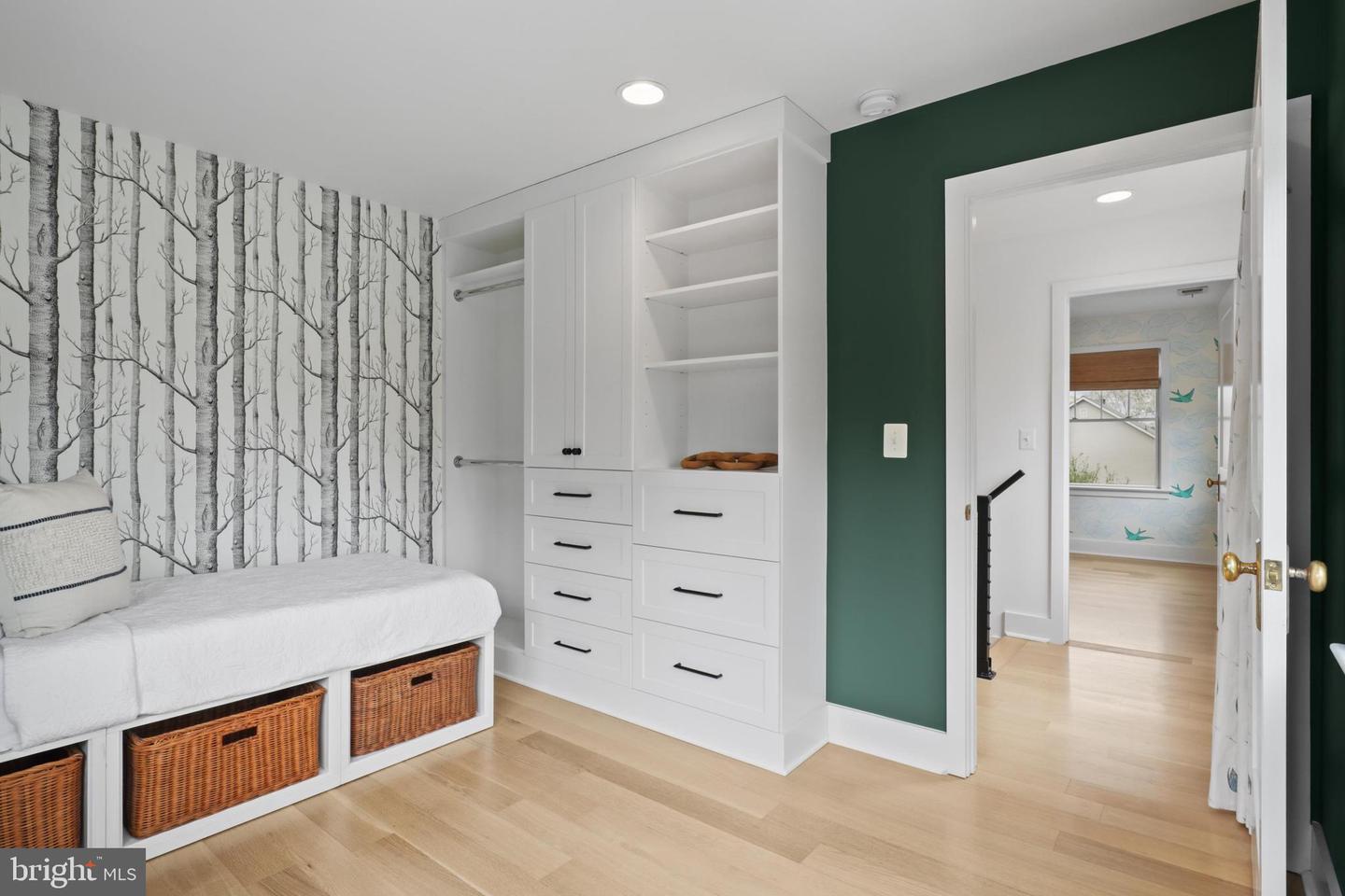 865 N JEFFERSON ST, ARLINGTON, Virginia 22205, 5 Bedrooms Bedrooms, ,4 BathroomsBathrooms,Residential,For sale,865 N JEFFERSON ST,VAAR2056918 MLS # VAAR2056918