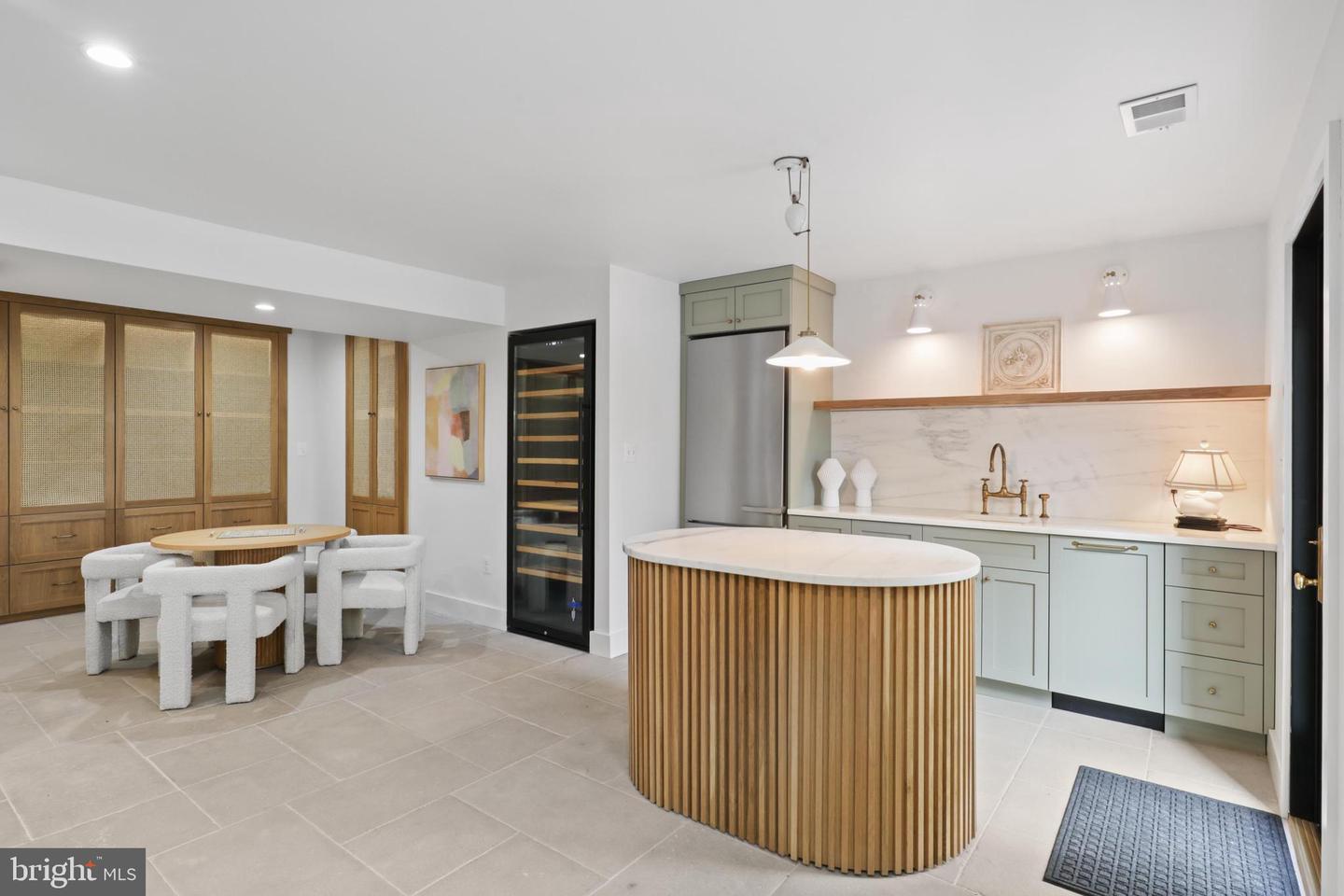 865 N JEFFERSON ST, ARLINGTON, Virginia 22205, 5 Bedrooms Bedrooms, ,4 BathroomsBathrooms,Residential,For sale,865 N JEFFERSON ST,VAAR2056918 MLS # VAAR2056918