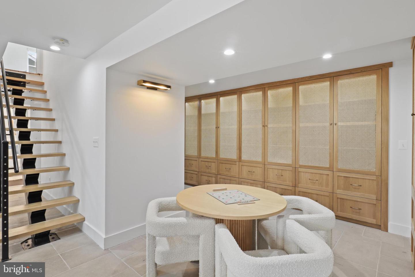 865 N JEFFERSON ST, ARLINGTON, Virginia 22205, 5 Bedrooms Bedrooms, ,4 BathroomsBathrooms,Residential,For sale,865 N JEFFERSON ST,VAAR2056918 MLS # VAAR2056918