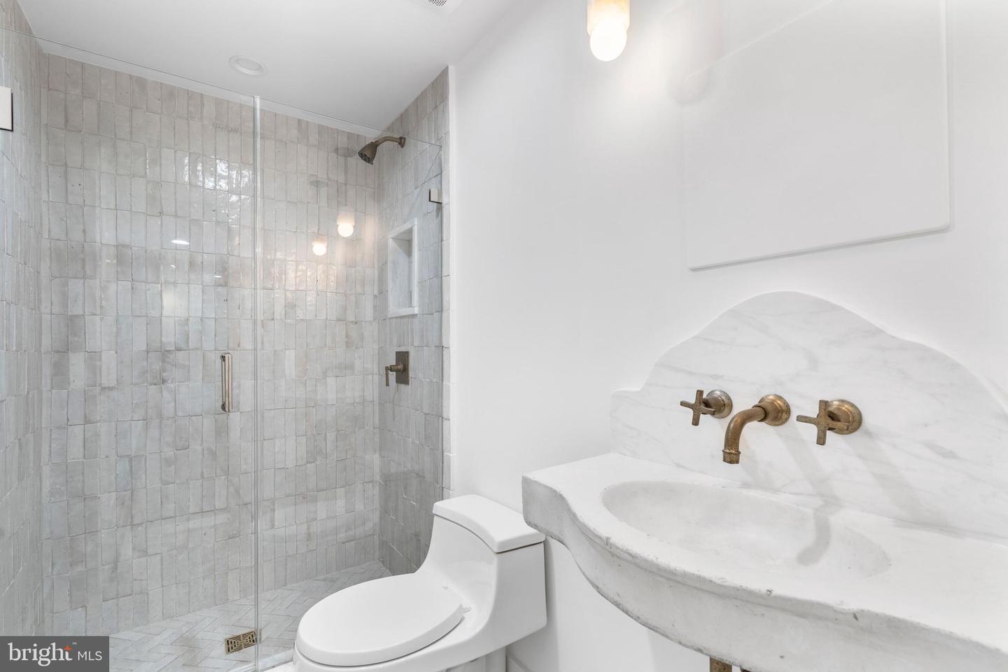 865 N JEFFERSON ST, ARLINGTON, Virginia 22205, 5 Bedrooms Bedrooms, ,4 BathroomsBathrooms,Residential,For sale,865 N JEFFERSON ST,VAAR2056918 MLS # VAAR2056918