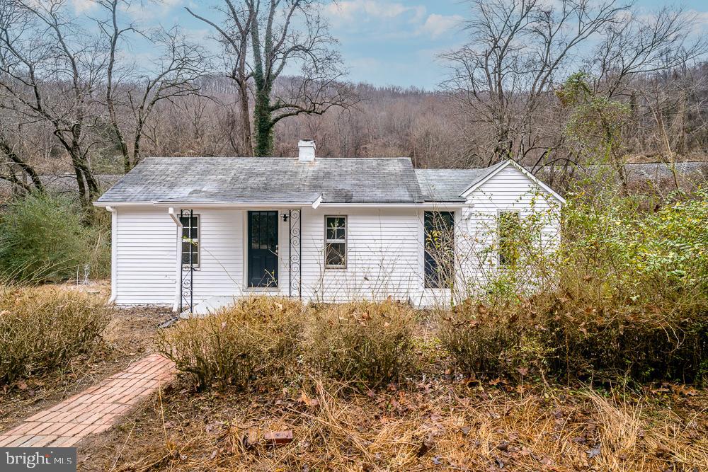 1121 MONACAN TRAIL RD, CHARLOTTESVILLE, Virginia 22903, 3 Bedrooms Bedrooms, ,1 BathroomBathrooms,Residential,For sale,1121 MONACAN TRAIL RD,VAAB2000964 MLS # VAAB2000964