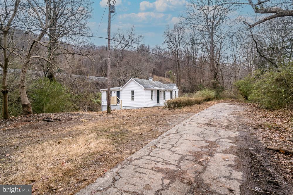 1121 MONACAN TRAIL RD, CHARLOTTESVILLE, Virginia 22903, 3 Bedrooms Bedrooms, ,1 BathroomBathrooms,Residential,For sale,1121 MONACAN TRAIL RD,VAAB2000964 MLS # VAAB2000964