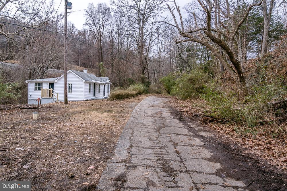 1121 MONACAN TRAIL RD, CHARLOTTESVILLE, Virginia 22903, 3 Bedrooms Bedrooms, ,1 BathroomBathrooms,Residential,For sale,1121 MONACAN TRAIL RD,VAAB2000964 MLS # VAAB2000964