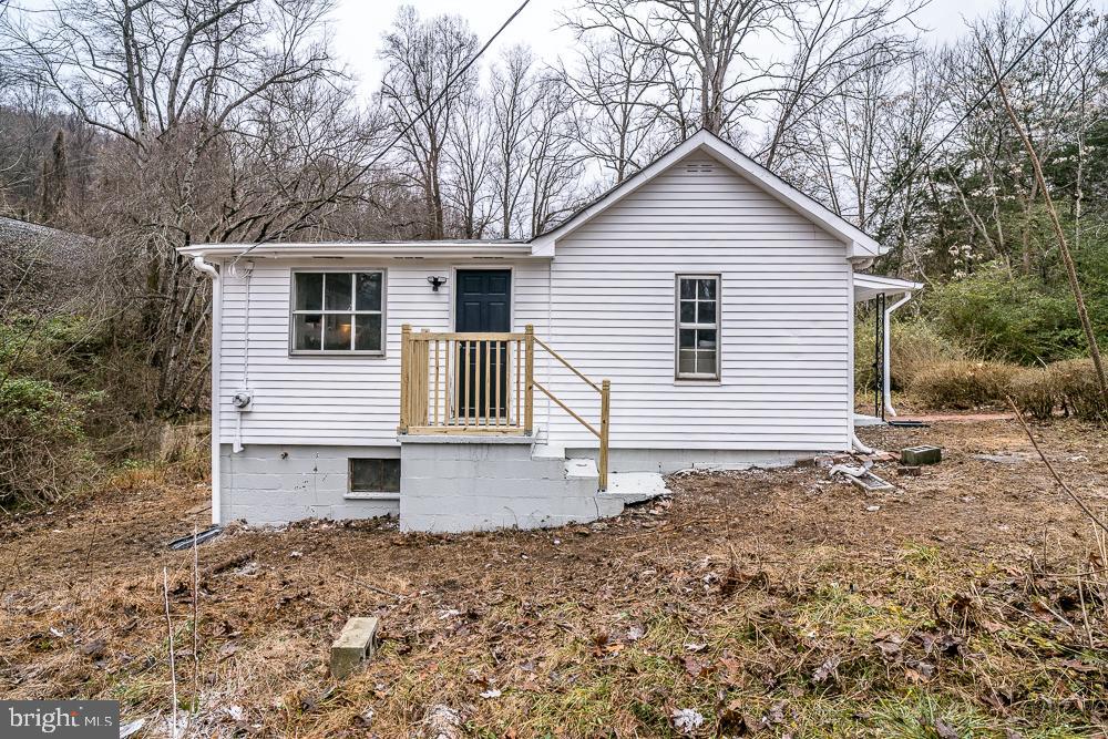1121 MONACAN TRAIL RD, CHARLOTTESVILLE, Virginia 22903, 3 Bedrooms Bedrooms, ,1 BathroomBathrooms,Residential,For sale,1121 MONACAN TRAIL RD,VAAB2000964 MLS # VAAB2000964
