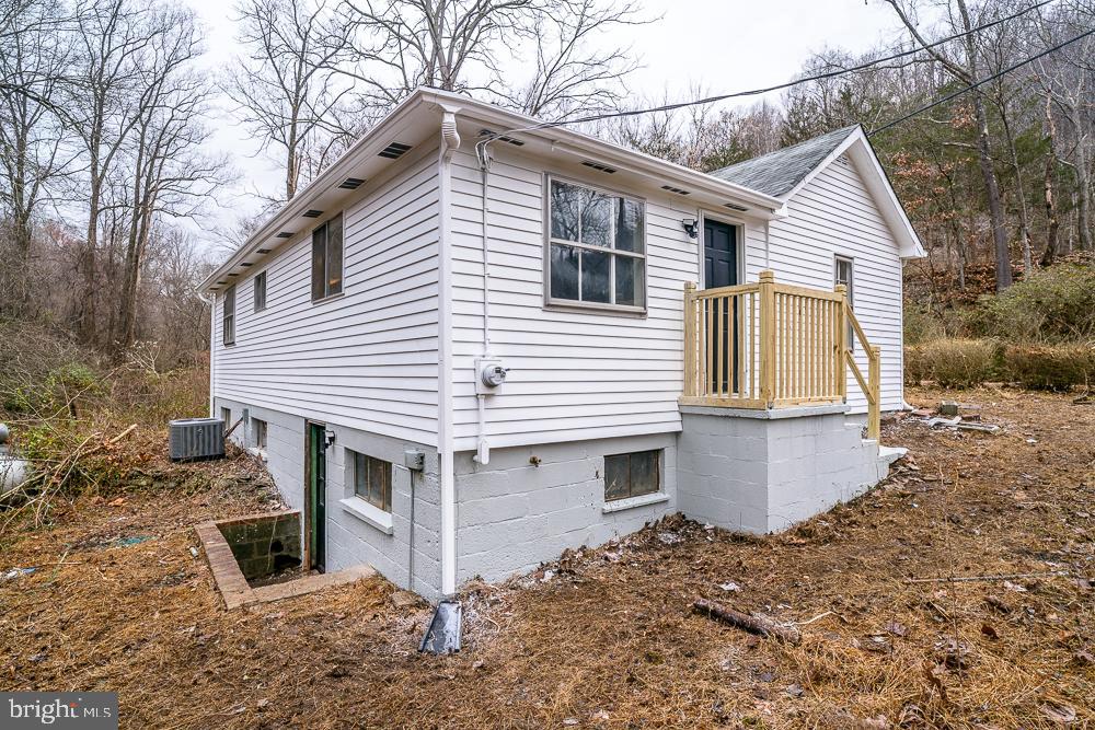 1121 MONACAN TRAIL RD, CHARLOTTESVILLE, Virginia 22903, 3 Bedrooms Bedrooms, ,1 BathroomBathrooms,Residential,For sale,1121 MONACAN TRAIL RD,VAAB2000964 MLS # VAAB2000964