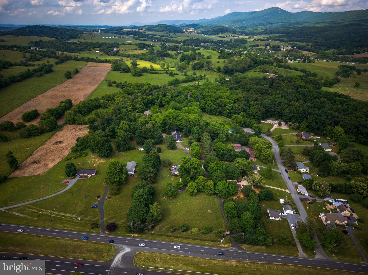 4111 SPOTSWOOD TRL, PENN LAIRD, Virginia 22846, 5 Bedrooms Bedrooms, ,3 BathroomsBathrooms,Residential,For sale,4111 SPOTSWOOD TRL,VARO2002262 MLS # VARO2002262