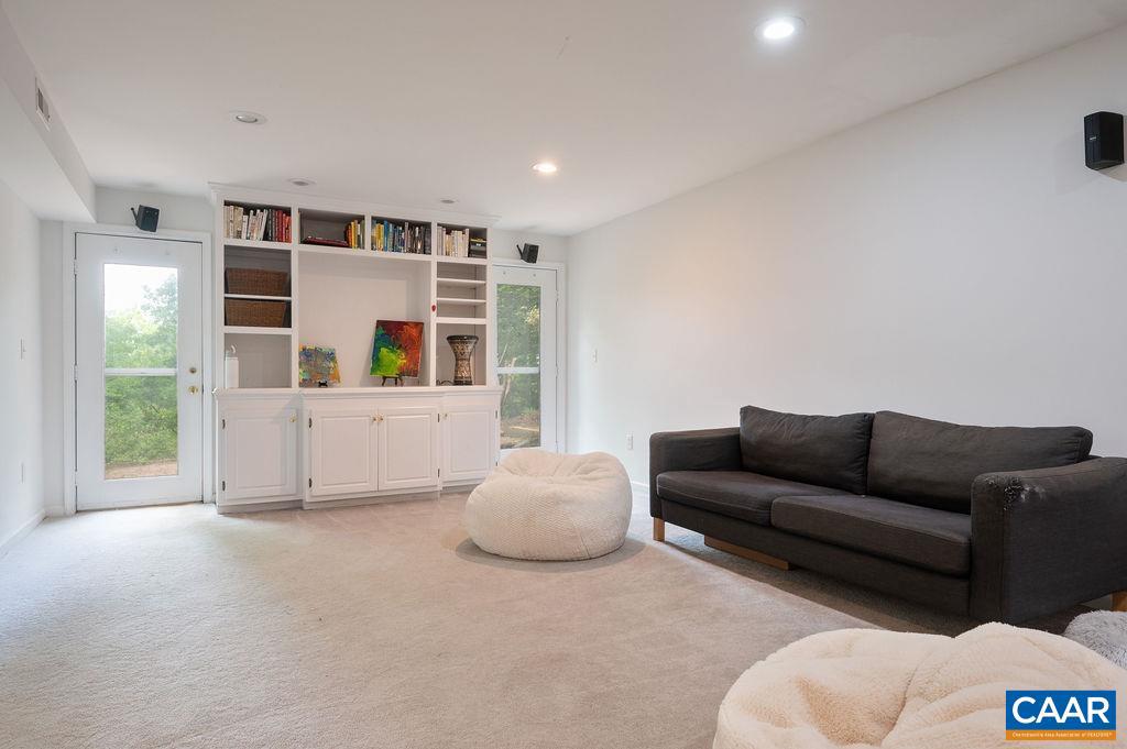 75 HICKORY LN, CHARLOTTESVILLE, Virginia 22911, 4 Bedrooms Bedrooms, ,3 BathroomsBathrooms,Residential,For sale,75 HICKORY LN,663991 MLS # 663991