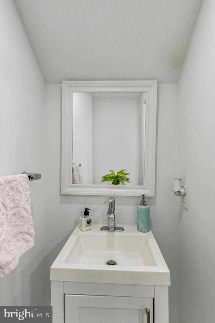 1427 K ST SE, WASHINGTON, District Of Columbia 20003, 4 Bedrooms Bedrooms, ,3 BathroomsBathrooms,Residential,For sale,1427 K ST SE,DCDC2186710 MLS # DCDC2186710
