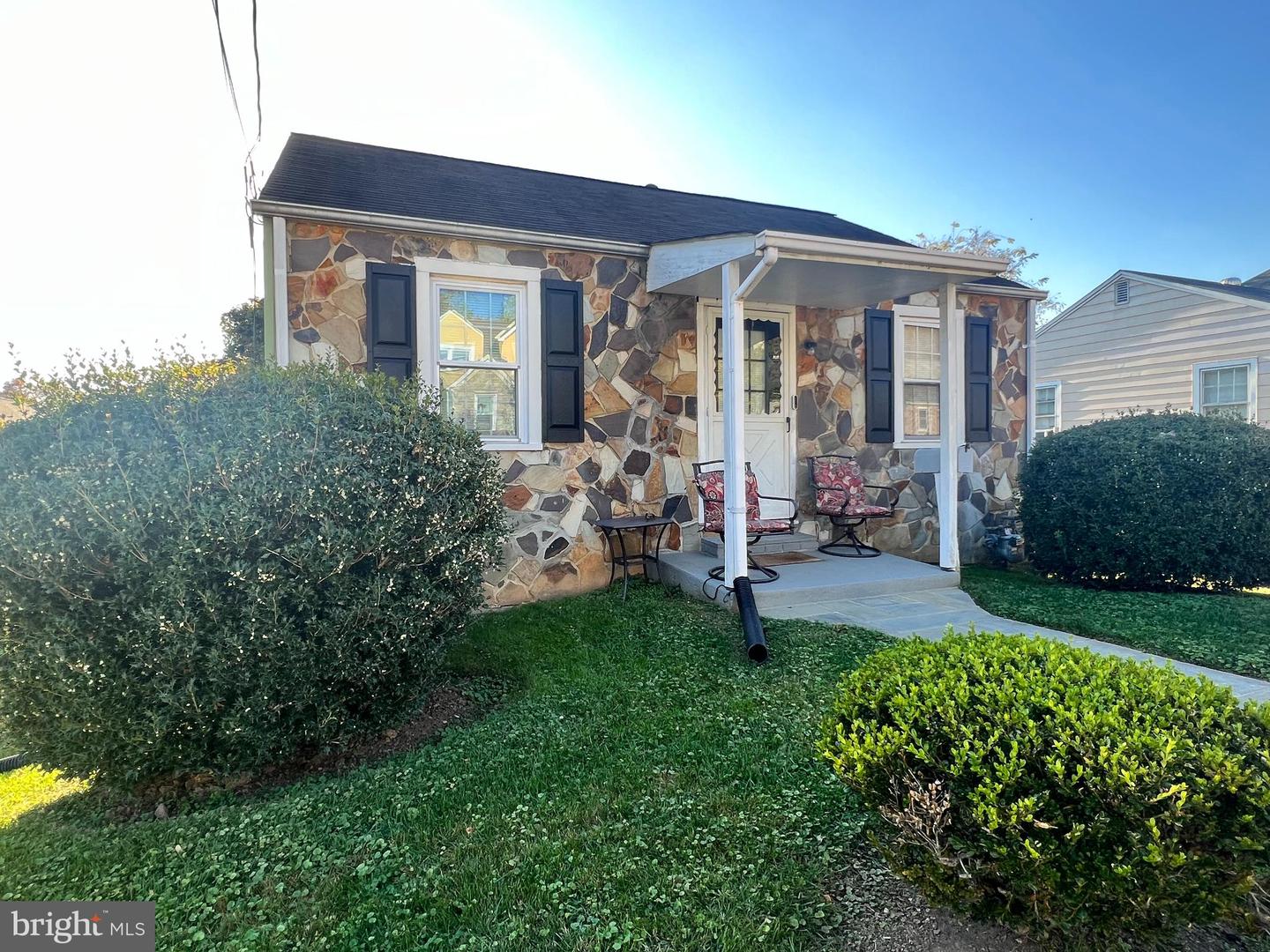 1804 N CULPEPER ST, ARLINGTON, Virginia 22207, 2 Bedrooms Bedrooms, ,1 BathroomBathrooms,Residential,For sale,1804 N CULPEPER ST,VAAR2054018 MLS # VAAR2054018