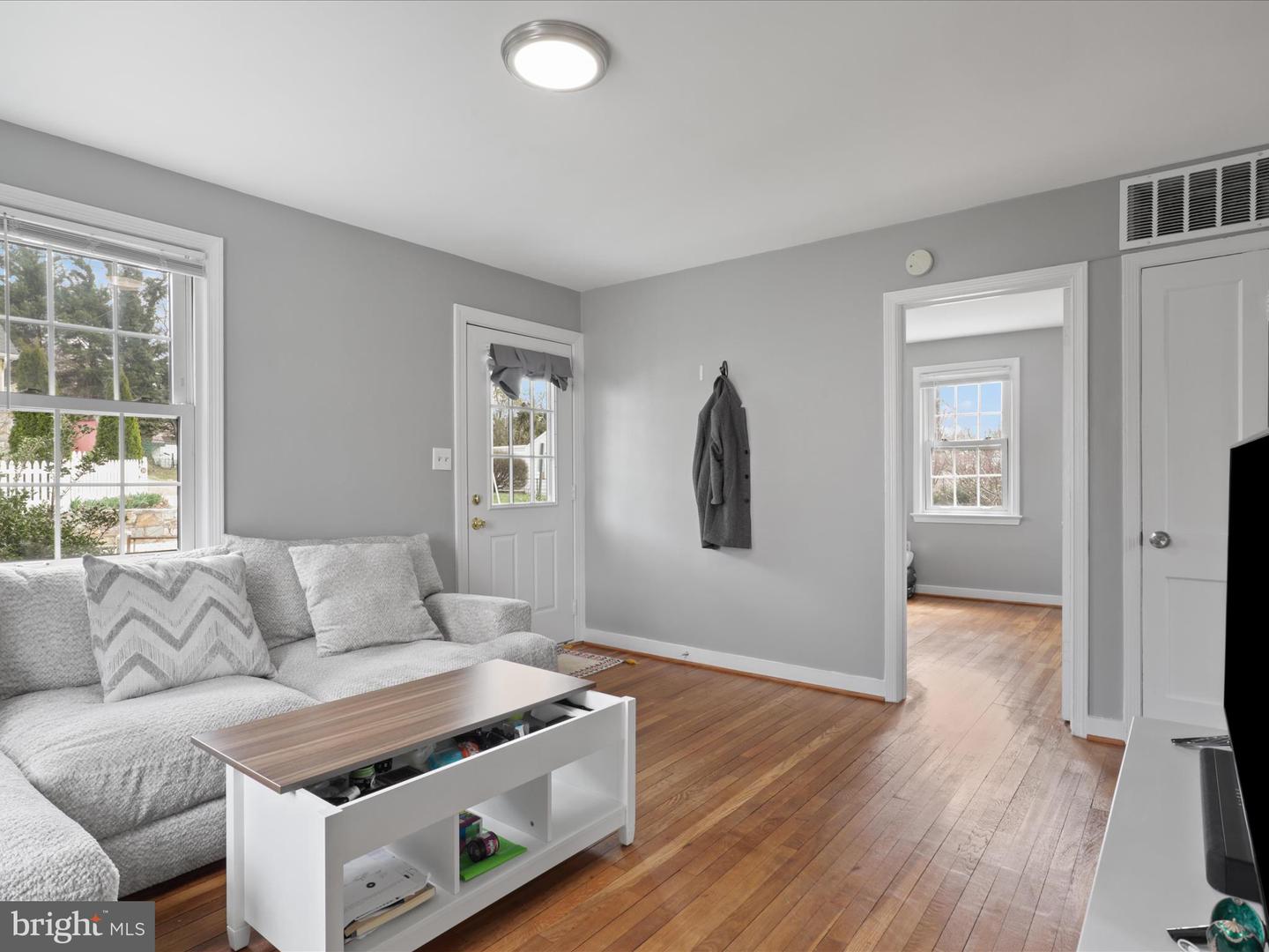 1804 N CULPEPER ST, ARLINGTON, Virginia 22207, 2 Bedrooms Bedrooms, ,1 BathroomBathrooms,Residential,For sale,1804 N CULPEPER ST,VAAR2054018 MLS # VAAR2054018