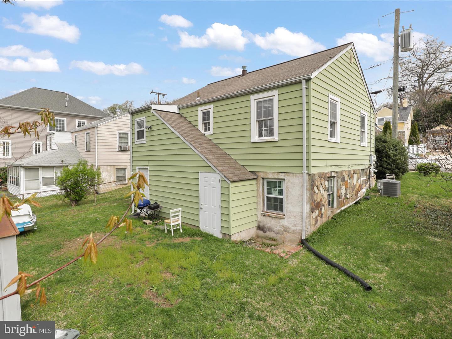 1804 N CULPEPER ST, ARLINGTON, Virginia 22207, 2 Bedrooms Bedrooms, ,1 BathroomBathrooms,Residential,For sale,1804 N CULPEPER ST,VAAR2054018 MLS # VAAR2054018