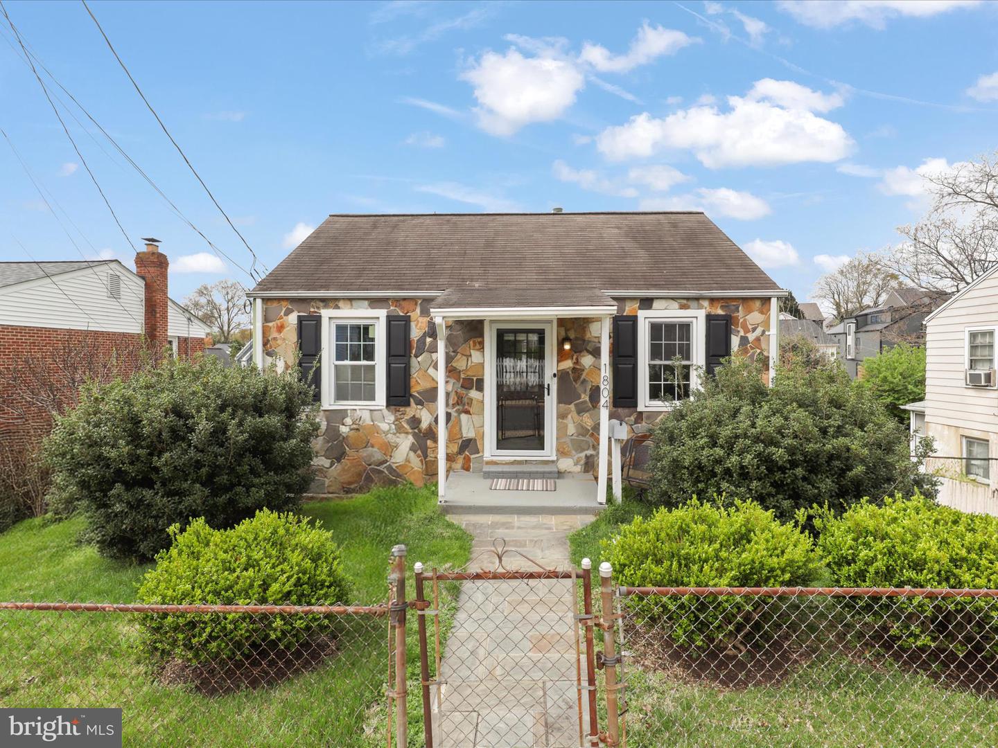 1804 N CULPEPER ST, ARLINGTON, Virginia 22207, 2 Bedrooms Bedrooms, ,1 BathroomBathrooms,Residential,For sale,1804 N CULPEPER ST,VAAR2054018 MLS # VAAR2054018