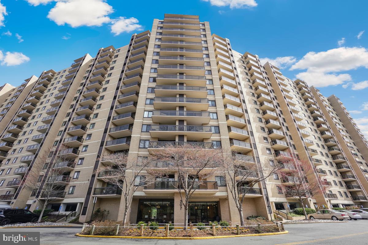 307 YOAKUM PKWY #1405, ALEXANDRIA, Virginia 22304, 2 Bedrooms Bedrooms, 7 Rooms Rooms,2 BathroomsBathrooms,Residential,For sale,307 YOAKUM PKWY #1405,VAAX2043148 MLS # VAAX2043148