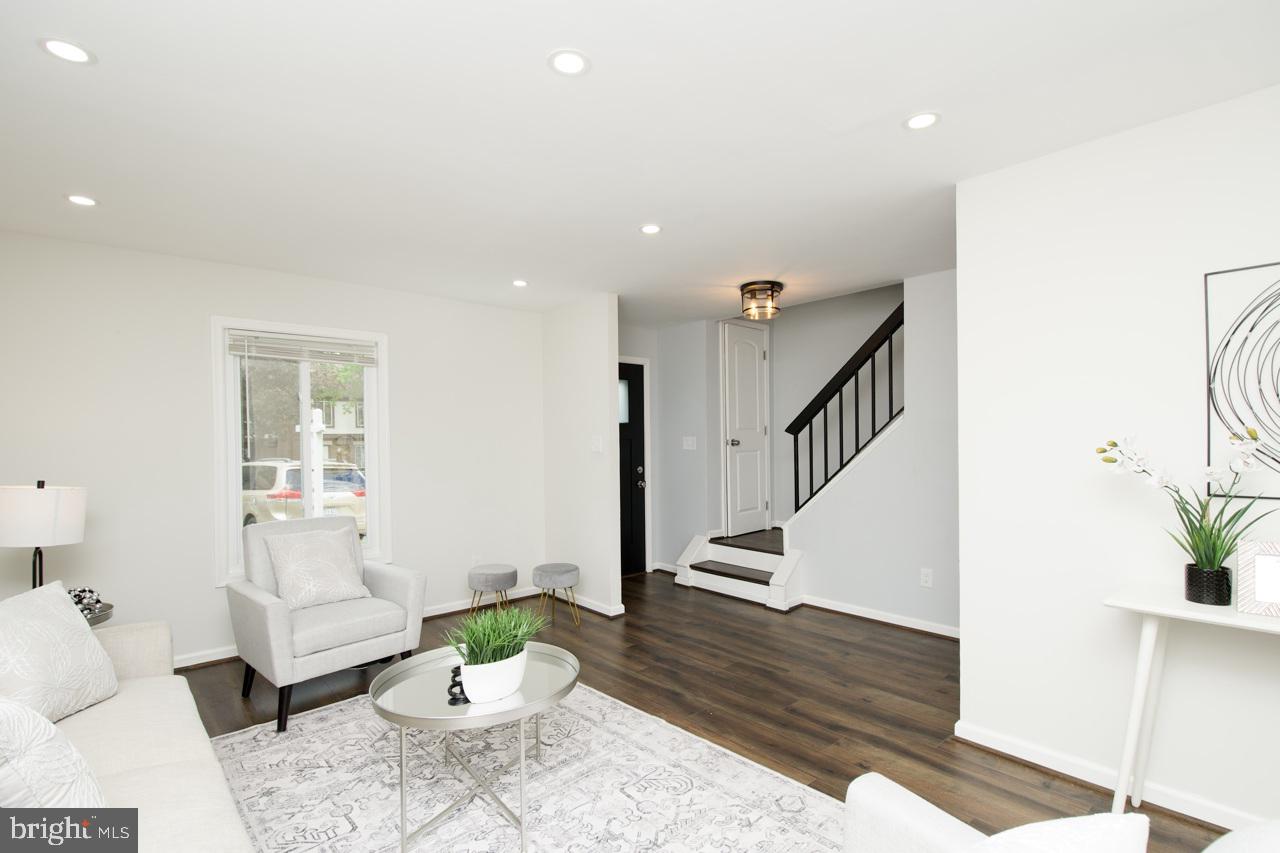 WOODBRIDGE, Virginia 22192, 3 Bedrooms Bedrooms, ,3 BathroomsBathrooms,Residential,For sale,VAPW2087610 MLS # VAPW2087610