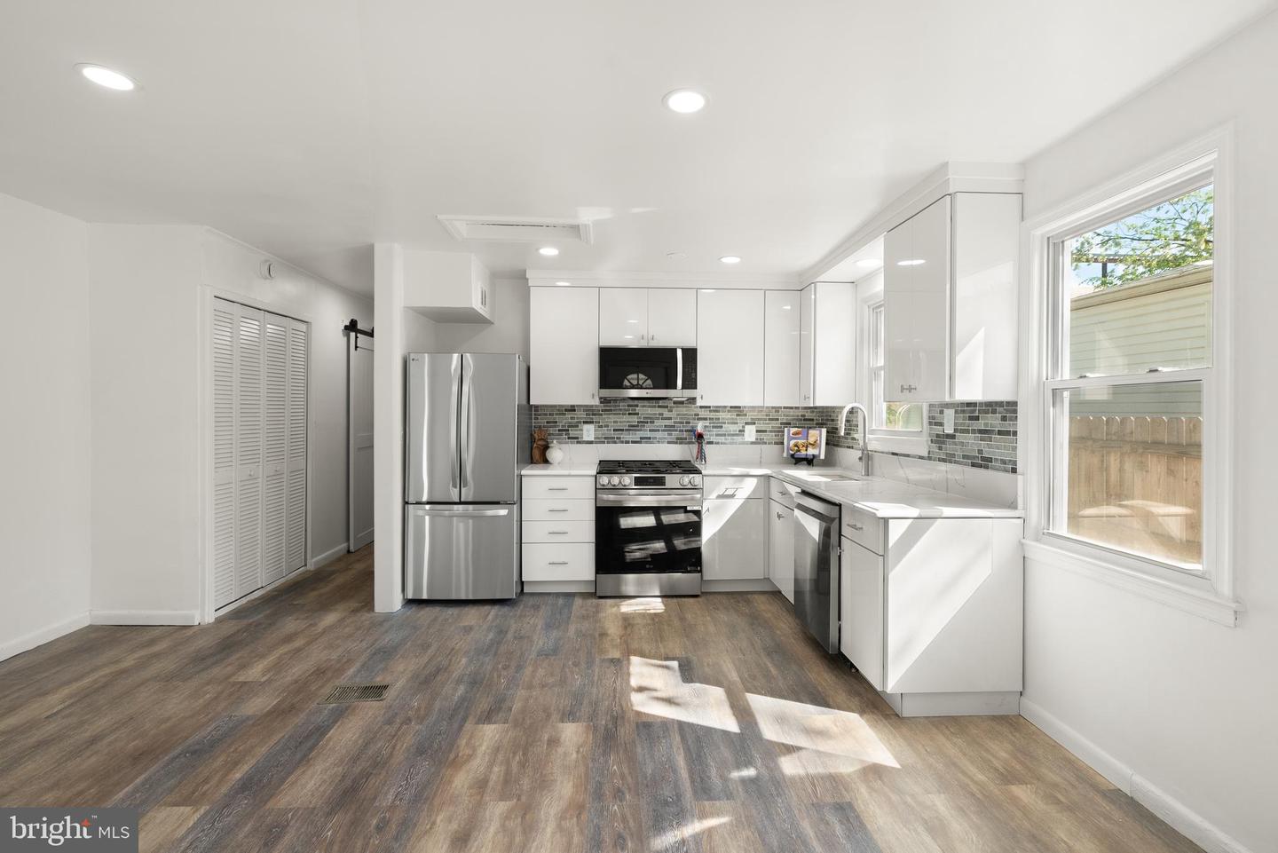 28 E REED AVE, ALEXANDRIA, Virginia 22305, 2 Bedrooms Bedrooms, ,1 BathroomBathrooms,Residential,For sale,28 E REED AVE,VAAX2042302 MLS # VAAX2042302