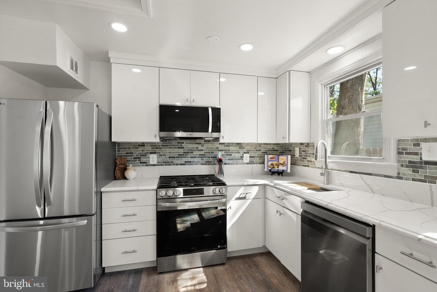 28 E REED AVE, ALEXANDRIA, Virginia 22305, 2 Bedrooms Bedrooms, ,1 BathroomBathrooms,Residential,For sale,28 E REED AVE,VAAX2042302 MLS # VAAX2042302