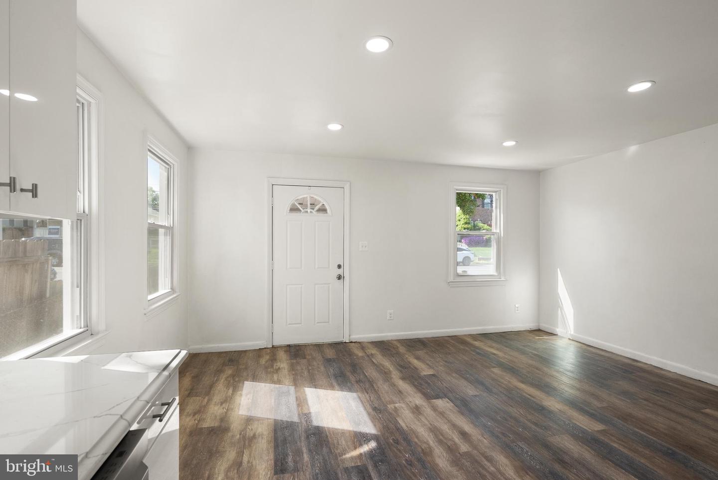 28 E REED AVE, ALEXANDRIA, Virginia 22305, 2 Bedrooms Bedrooms, ,1 BathroomBathrooms,Residential,For sale,28 E REED AVE,VAAX2042302 MLS # VAAX2042302