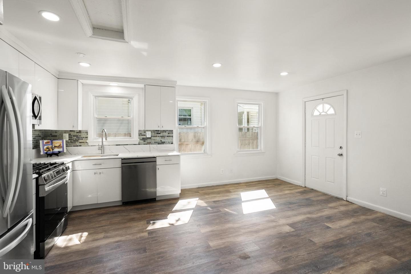 28 E REED AVE, ALEXANDRIA, Virginia 22305, 2 Bedrooms Bedrooms, ,1 BathroomBathrooms,Residential,For sale,28 E REED AVE,VAAX2042302 MLS # VAAX2042302