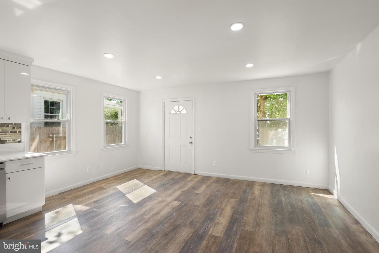 28 E REED AVE, ALEXANDRIA, Virginia 22305, 2 Bedrooms Bedrooms, ,1 BathroomBathrooms,Residential,For sale,28 E REED AVE,VAAX2042302 MLS # VAAX2042302