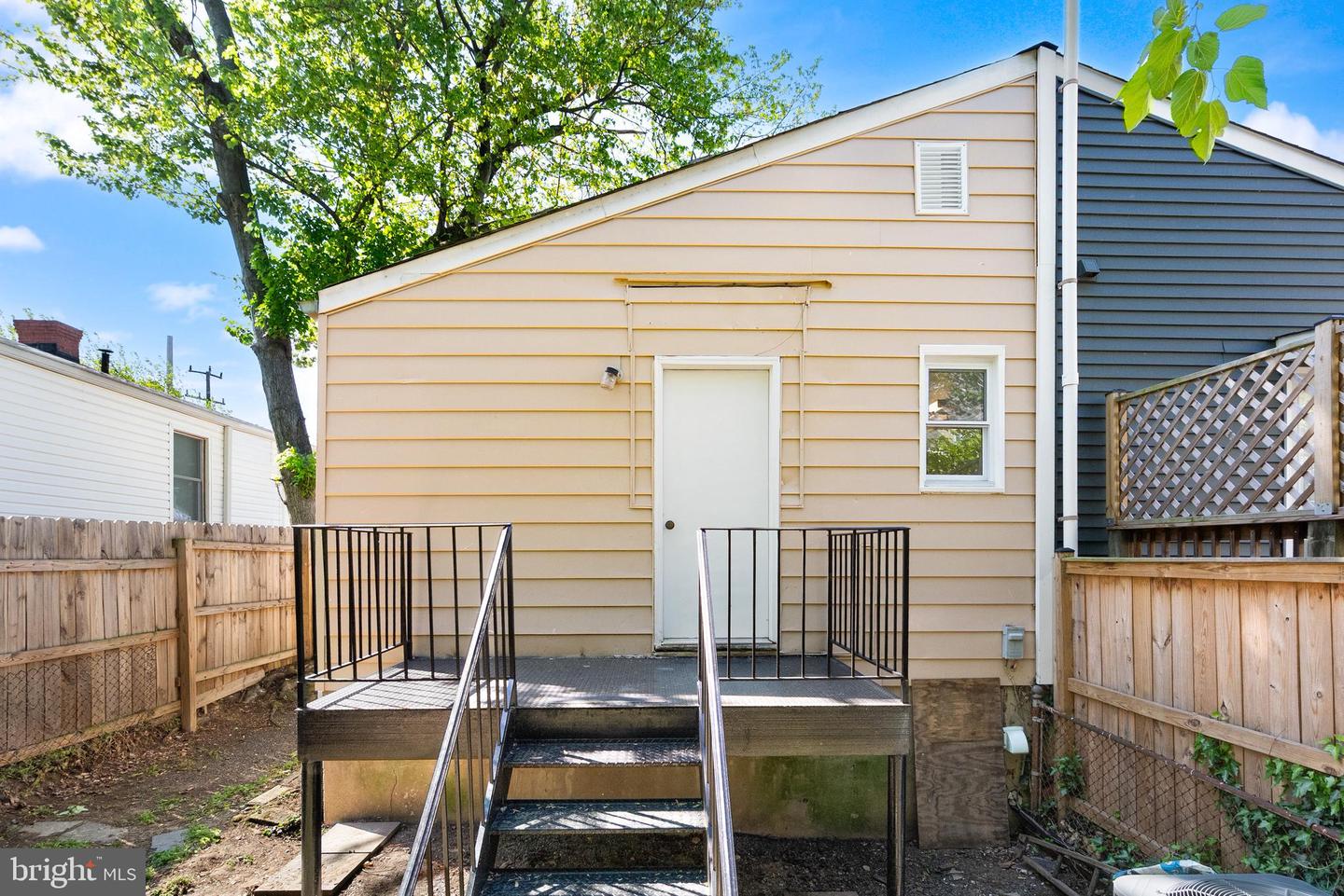 28 E REED AVE, ALEXANDRIA, Virginia 22305, 2 Bedrooms Bedrooms, ,1 BathroomBathrooms,Residential,For sale,28 E REED AVE,VAAX2042302 MLS # VAAX2042302