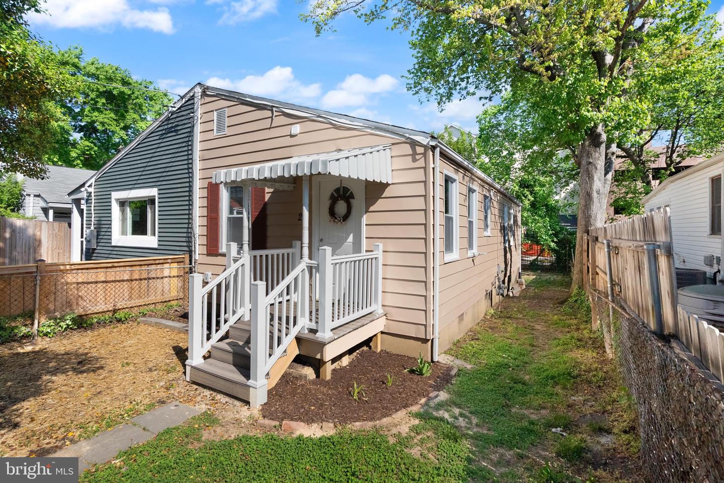 28 E REED AVE, ALEXANDRIA, Virginia 22305, 2 Bedrooms Bedrooms, ,1 BathroomBathrooms,Residential,For sale,28 E REED AVE,VAAX2042302 MLS # VAAX2042302