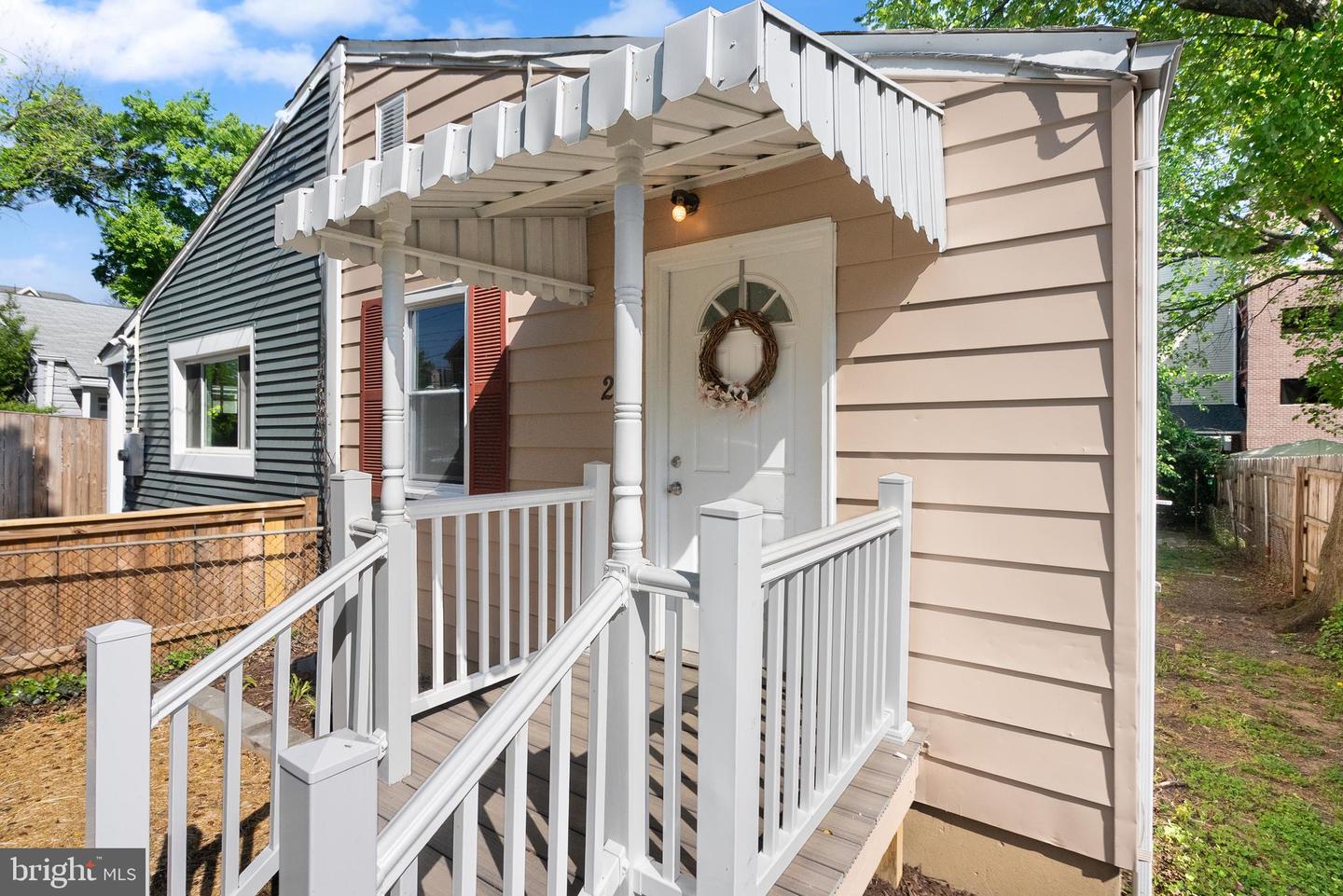 28 E REED AVE, ALEXANDRIA, Virginia 22305, 2 Bedrooms Bedrooms, ,1 BathroomBathrooms,Residential,For sale,28 E REED AVE,VAAX2042302 MLS # VAAX2042302
