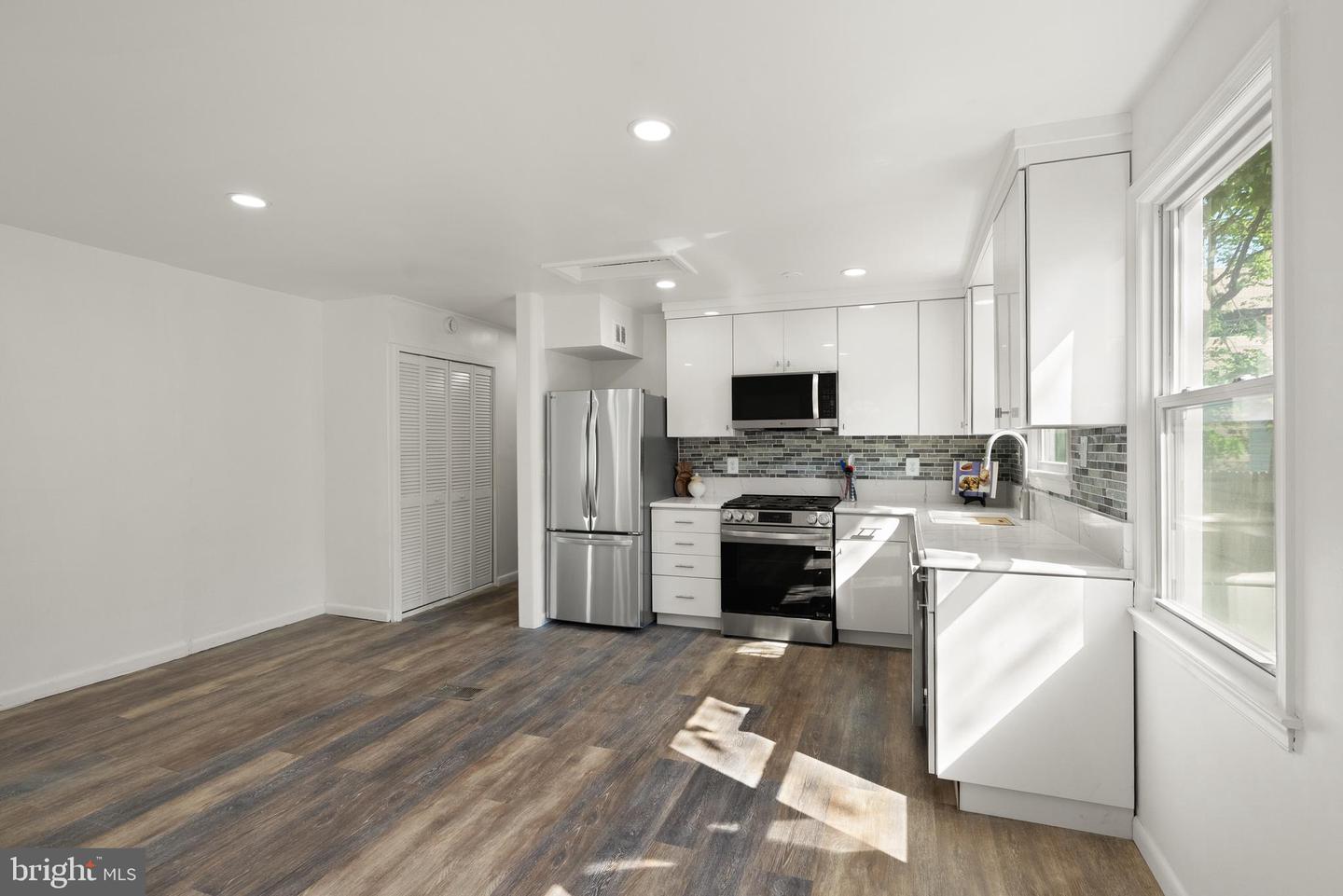 28 E REED AVE, ALEXANDRIA, Virginia 22305, 2 Bedrooms Bedrooms, ,1 BathroomBathrooms,Residential,For sale,28 E REED AVE,VAAX2042302 MLS # VAAX2042302