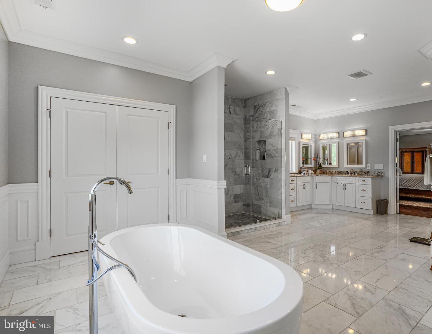 856 N HARRISON ST, ARLINGTON, Virginia 22205, 6 Bedrooms Bedrooms, ,5 BathroomsBathrooms,Residential,For sale,856 N HARRISON ST,VAAR2053982 MLS # VAAR2053982