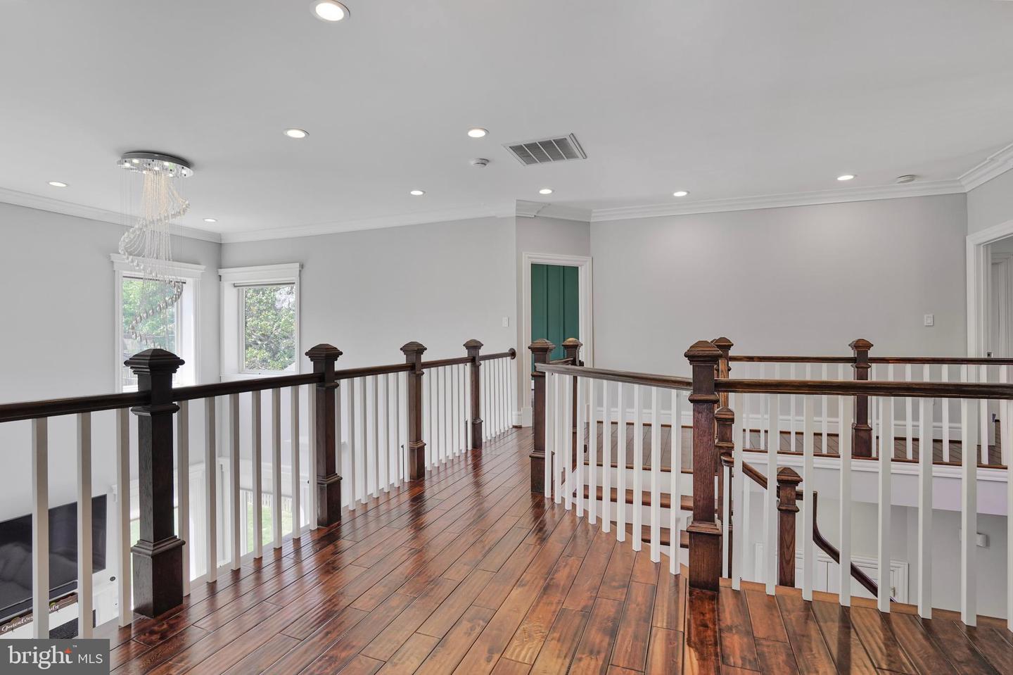 856 N HARRISON ST, ARLINGTON, Virginia 22205, 6 Bedrooms Bedrooms, ,5 BathroomsBathrooms,Residential,For sale,856 N HARRISON ST,VAAR2053982 MLS # VAAR2053982