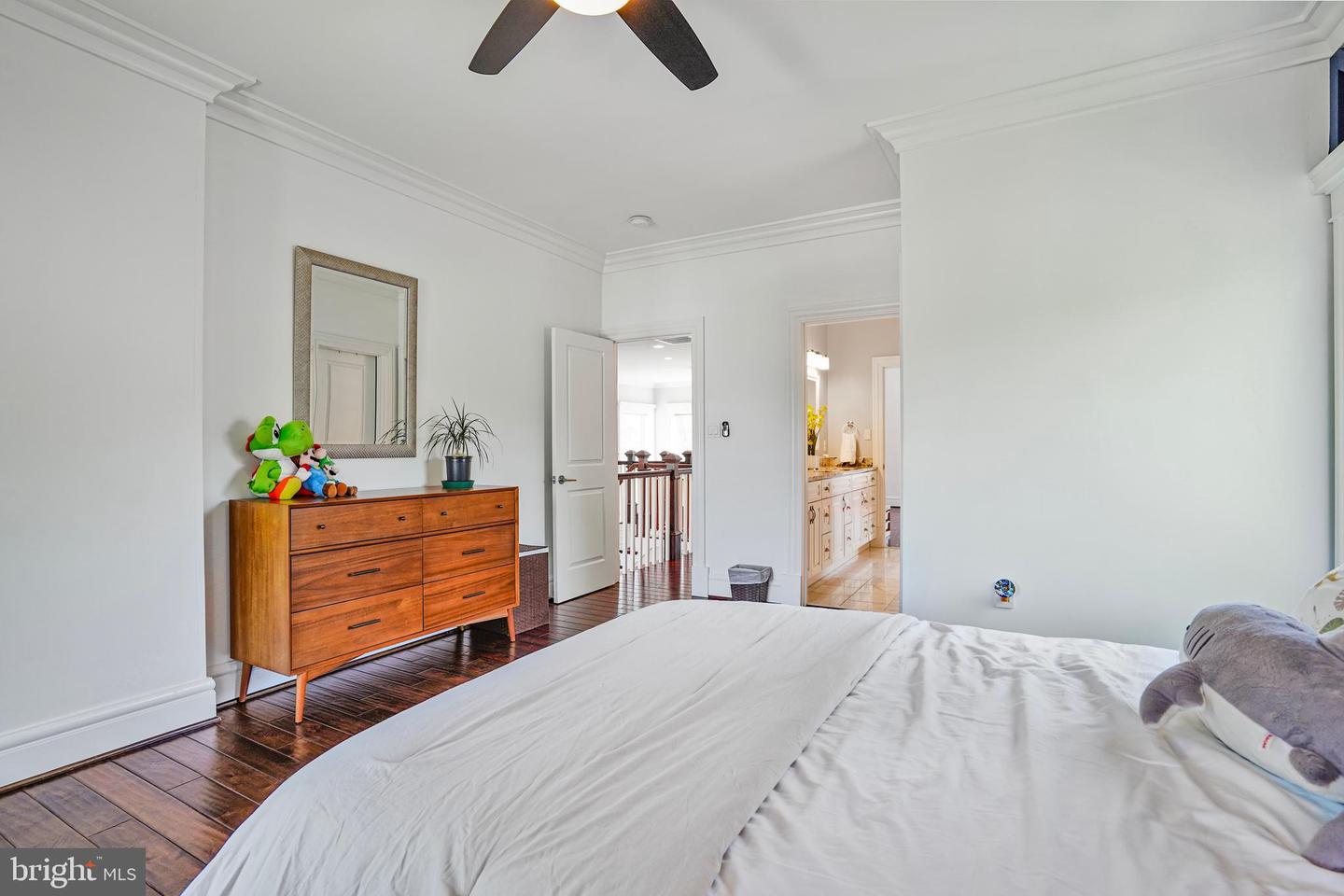 856 N HARRISON ST, ARLINGTON, Virginia 22205, 6 Bedrooms Bedrooms, ,5 BathroomsBathrooms,Residential,For sale,856 N HARRISON ST,VAAR2053982 MLS # VAAR2053982