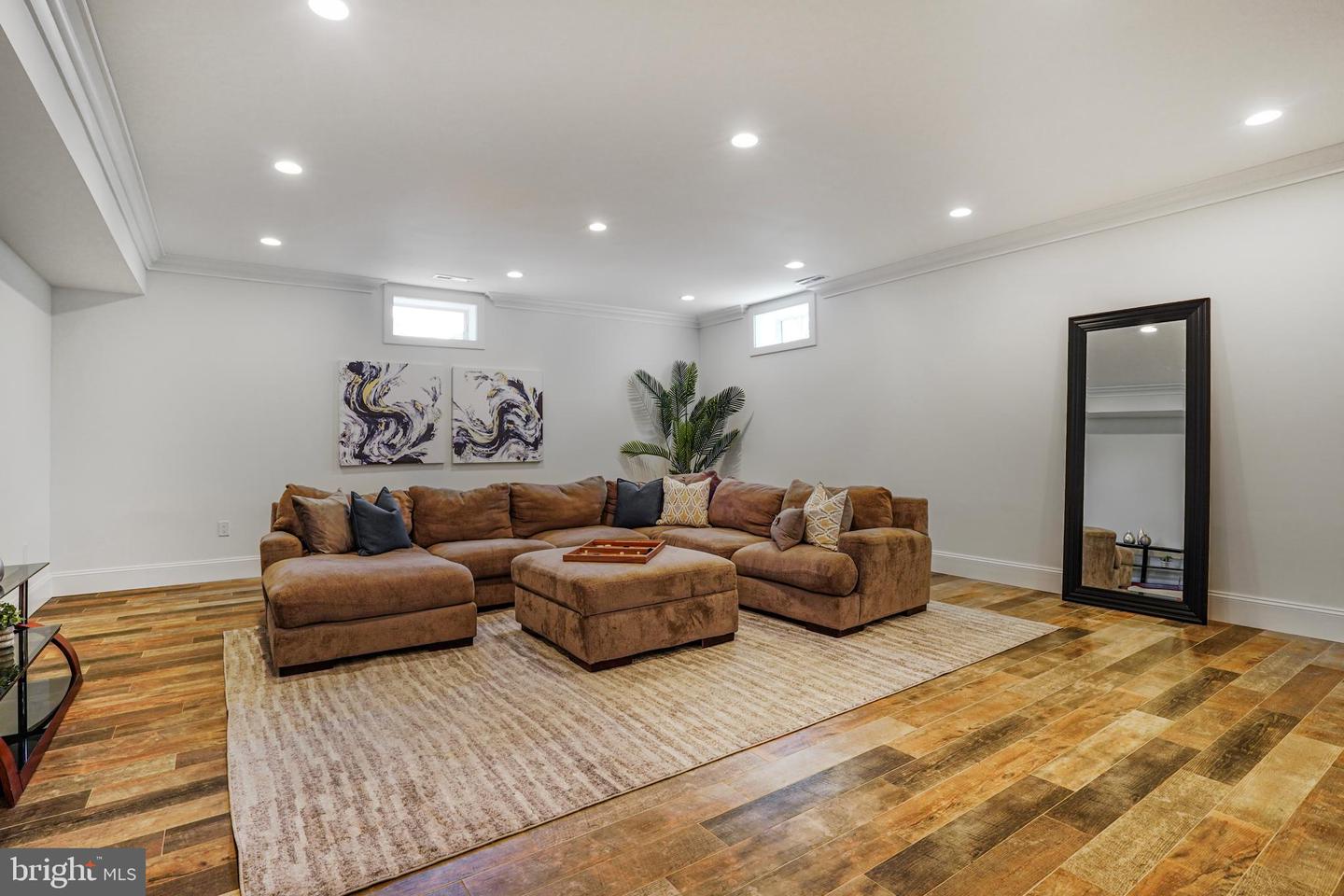 856 N HARRISON ST, ARLINGTON, Virginia 22205, 6 Bedrooms Bedrooms, ,5 BathroomsBathrooms,Residential,For sale,856 N HARRISON ST,VAAR2053982 MLS # VAAR2053982