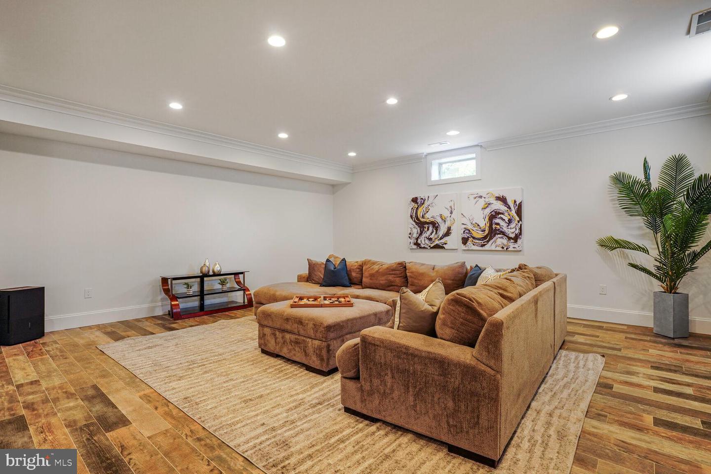 856 N HARRISON ST, ARLINGTON, Virginia 22205, 6 Bedrooms Bedrooms, ,5 BathroomsBathrooms,Residential,For sale,856 N HARRISON ST,VAAR2053982 MLS # VAAR2053982