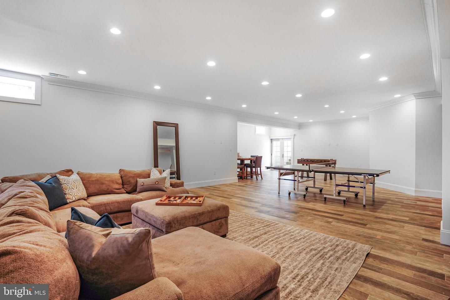 856 N HARRISON ST, ARLINGTON, Virginia 22205, 6 Bedrooms Bedrooms, ,5 BathroomsBathrooms,Residential,For sale,856 N HARRISON ST,VAAR2053982 MLS # VAAR2053982