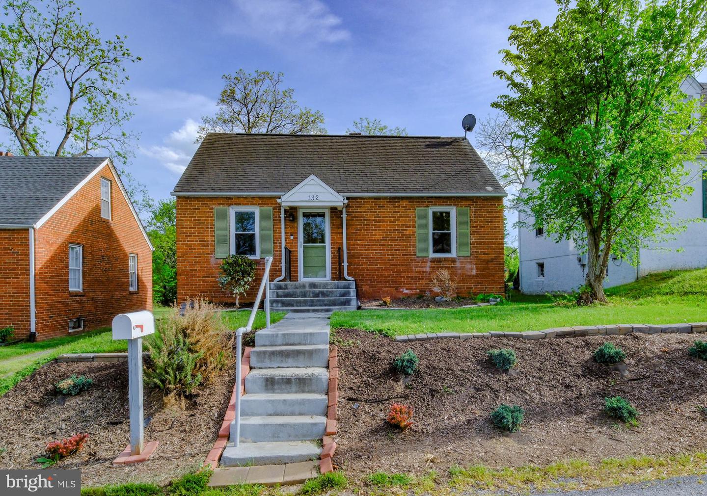 132 W 12TH ST, FRONT ROYAL, Virginia 22630, 3 Bedrooms Bedrooms, 8 Rooms Rooms,1 BathroomBathrooms,Residential,For sale,132 W 12TH ST,VAWR2010536 MLS # VAWR2010536