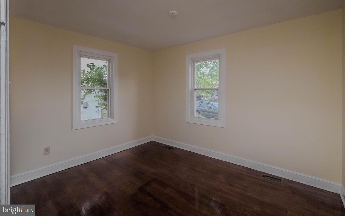132 W 12TH ST, FRONT ROYAL, Virginia 22630, 3 Bedrooms Bedrooms, 8 Rooms Rooms,1 BathroomBathrooms,Residential,For sale,132 W 12TH ST,VAWR2010536 MLS # VAWR2010536