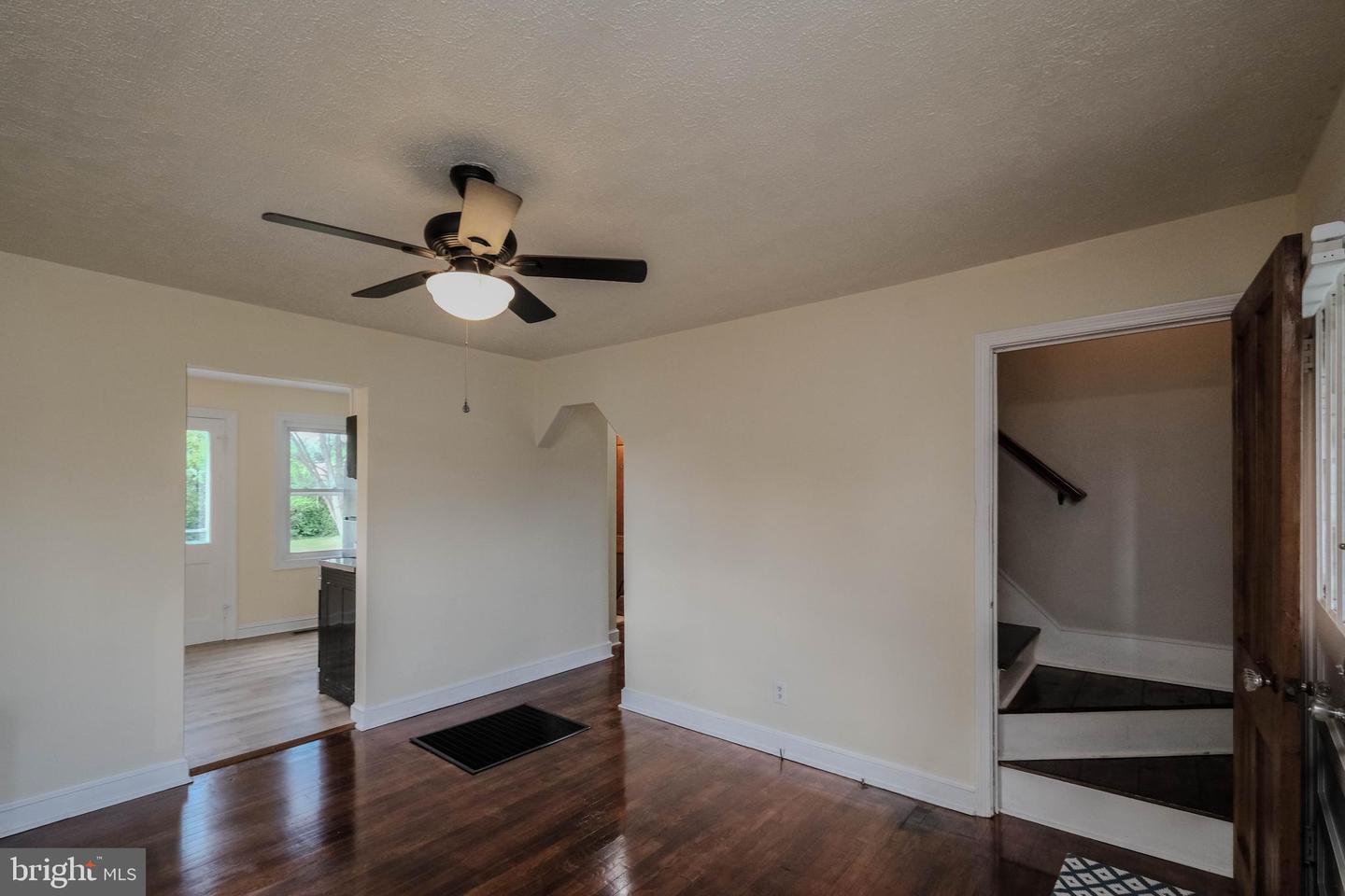 132 W 12TH ST, FRONT ROYAL, Virginia 22630, 3 Bedrooms Bedrooms, 8 Rooms Rooms,1 BathroomBathrooms,Residential,For sale,132 W 12TH ST,VAWR2010536 MLS # VAWR2010536