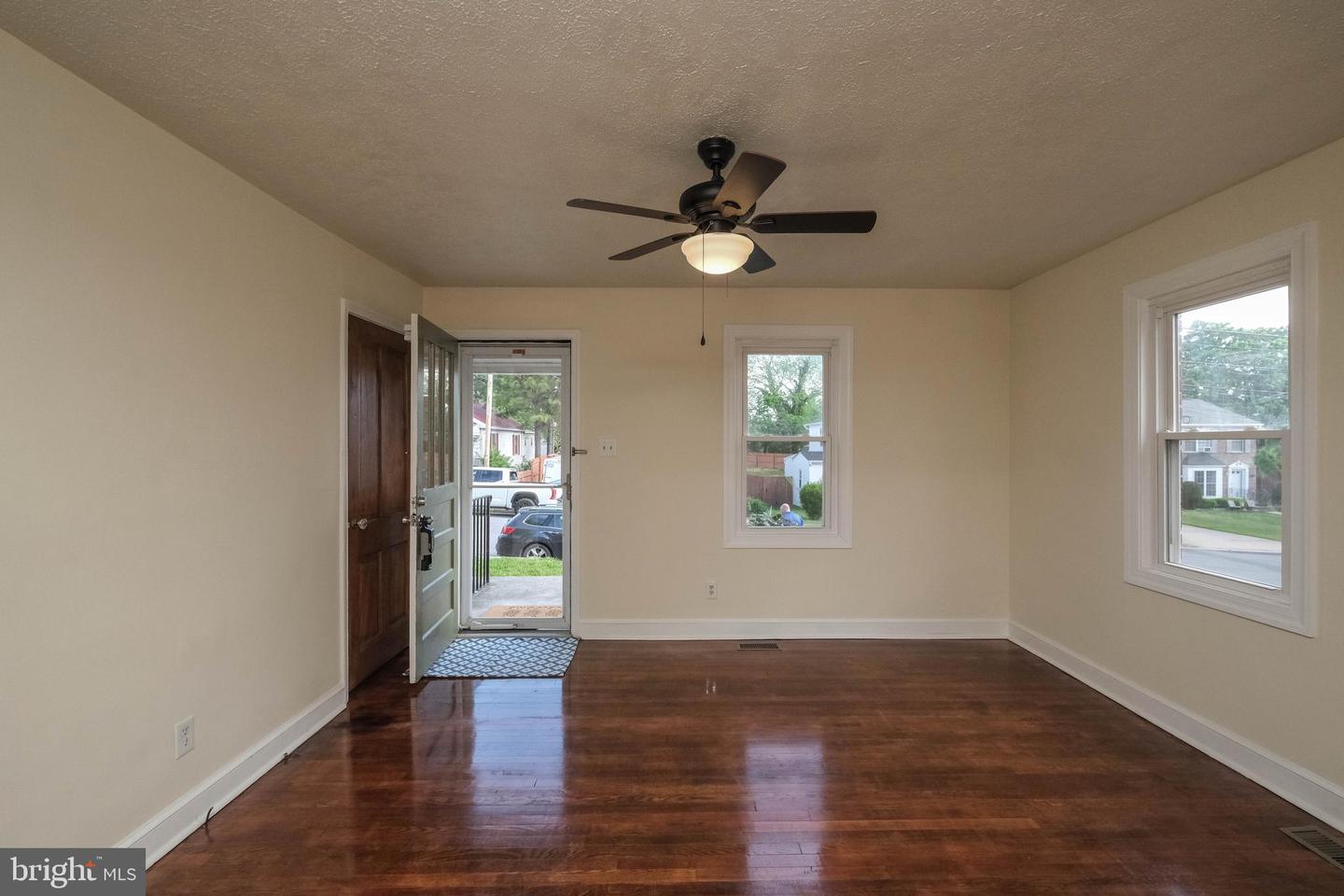 132 W 12TH ST, FRONT ROYAL, Virginia 22630, 3 Bedrooms Bedrooms, 8 Rooms Rooms,1 BathroomBathrooms,Residential,For sale,132 W 12TH ST,VAWR2010536 MLS # VAWR2010536