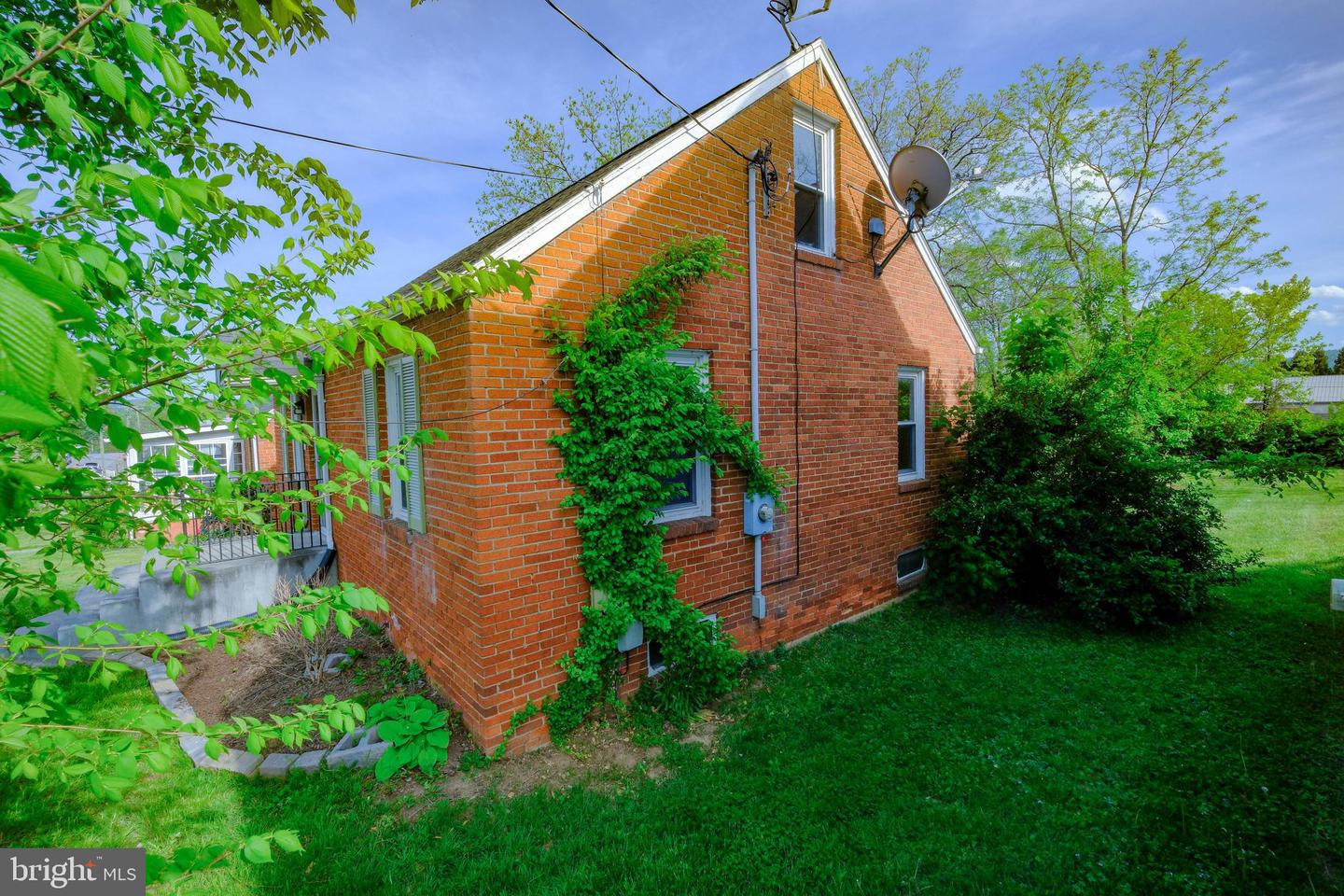 132 W 12TH ST, FRONT ROYAL, Virginia 22630, 3 Bedrooms Bedrooms, 8 Rooms Rooms,1 BathroomBathrooms,Residential,For sale,132 W 12TH ST,VAWR2010536 MLS # VAWR2010536