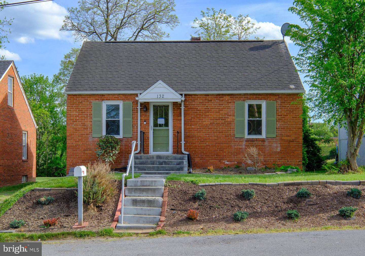 132 W 12TH ST, FRONT ROYAL, Virginia 22630, 3 Bedrooms Bedrooms, 8 Rooms Rooms,1 BathroomBathrooms,Residential,For sale,132 W 12TH ST,VAWR2010536 MLS # VAWR2010536