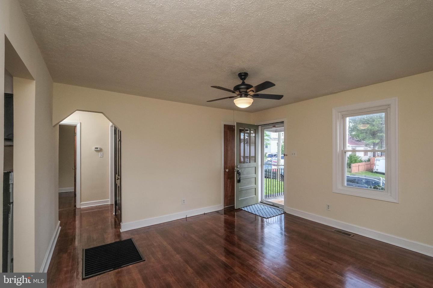 132 W 12TH ST, FRONT ROYAL, Virginia 22630, 3 Bedrooms Bedrooms, 8 Rooms Rooms,1 BathroomBathrooms,Residential,For sale,132 W 12TH ST,VAWR2010536 MLS # VAWR2010536