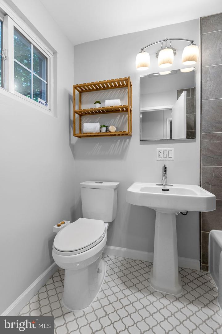 3542 MARTHA CUSTIS DR, ALEXANDRIA, Virginia 22302, 1 Bedroom Bedrooms, ,1 BathroomBathrooms,Residential,For sale,3542 MARTHA CUSTIS DR,VAAX2042772 MLS # VAAX2042772