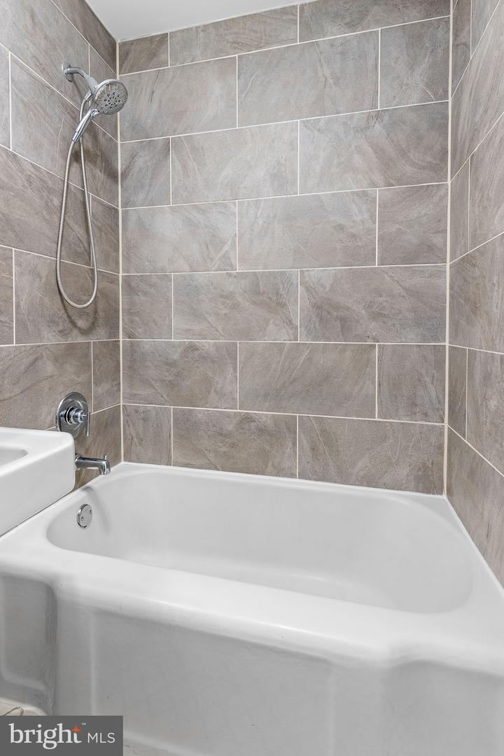 3542 MARTHA CUSTIS DR, ALEXANDRIA, Virginia 22302, 1 Bedroom Bedrooms, ,1 BathroomBathrooms,Residential,For sale,3542 MARTHA CUSTIS DR,VAAX2042772 MLS # VAAX2042772