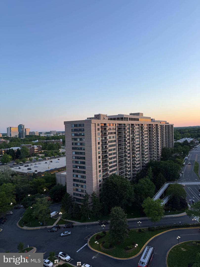 3701 S GEORGE MASON DR DR #1803, FALLS CHURCH, Virginia 22041, 1 Bedroom Bedrooms, ,1 BathroomBathrooms,Residential,For sale,3701 S GEORGE MASON DR DR #1803,VAFX2228038 MLS # VAFX2228038