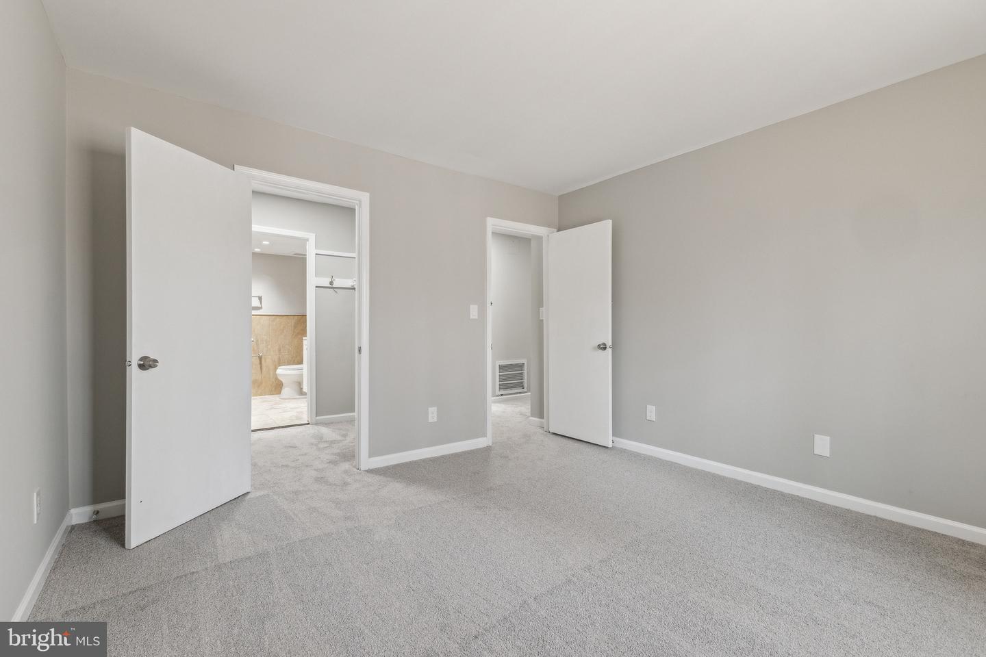 5900-H KINGSFORD RD #431, SPRINGFIELD, Virginia 22152, 3 Bedrooms Bedrooms, ,2 BathroomsBathrooms,Residential,For sale,5900-H KINGSFORD RD #431,VAFX2228870 MLS # VAFX2228870
