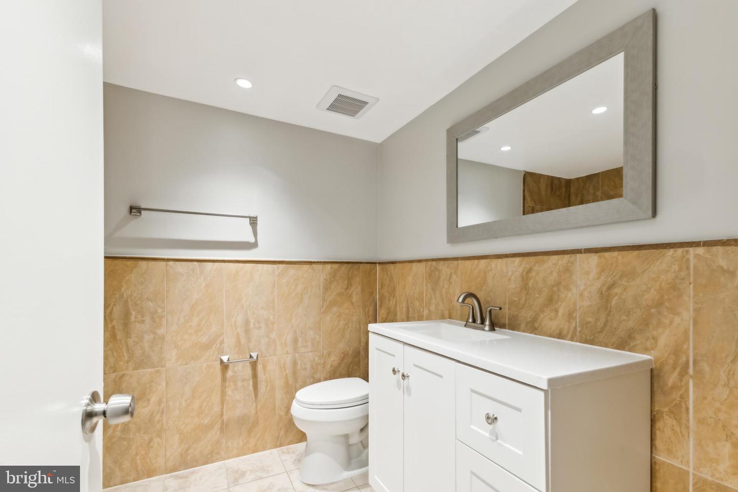 5900-H KINGSFORD RD #431, SPRINGFIELD, Virginia 22152, 3 Bedrooms Bedrooms, ,2 BathroomsBathrooms,Residential,For sale,5900-H KINGSFORD RD #431,VAFX2228870 MLS # VAFX2228870
